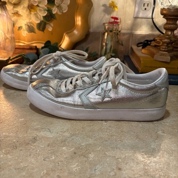 Converse silver sneakers women’s size 6 - Picture 1 of 9